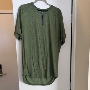 lululemon athletica Men's Green License to Train Short-Sleeve Shirt